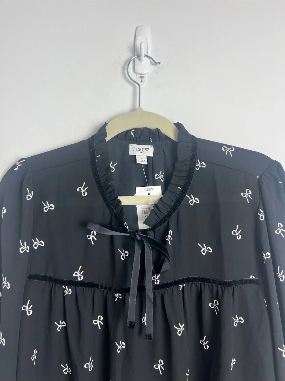 NEW J. Crew Large Black White Bow-Print Ruffle Velvet Trim Tie-Neck Blouse‎ Top